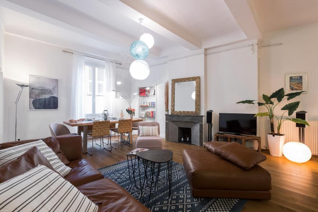 Appartement PREF 2 · F4 - VASTE ET BOURGEOIS ,3 CHAMBRES, ASCENSEUR, VX-NICE 19 Rue de la Préfecture 06300 Nice