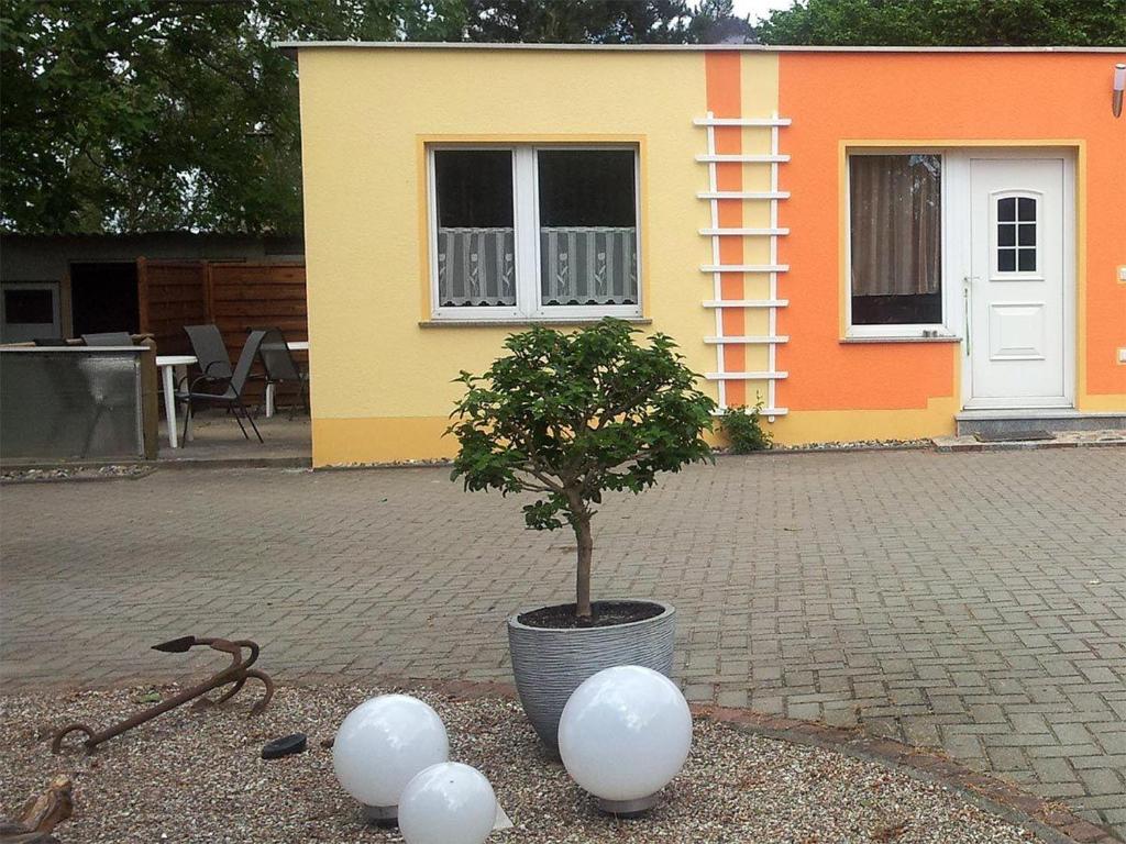 Appartement Preisguenstiger-Bungalow-fuer-2-Personen-1-Aufbettung-auf-Ruegen Polkvitz 35 18551 Sagard