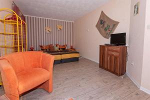 Preisguenstiger-Bungalow-fuer-2-Personen-1-Aufbettung-auf-Ruegen