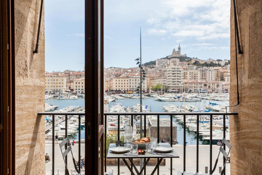 PREMIERE LIGNE - Bel appartement en 1ère ligne du Vieux e 46 quai du Port, 13002 Marseille