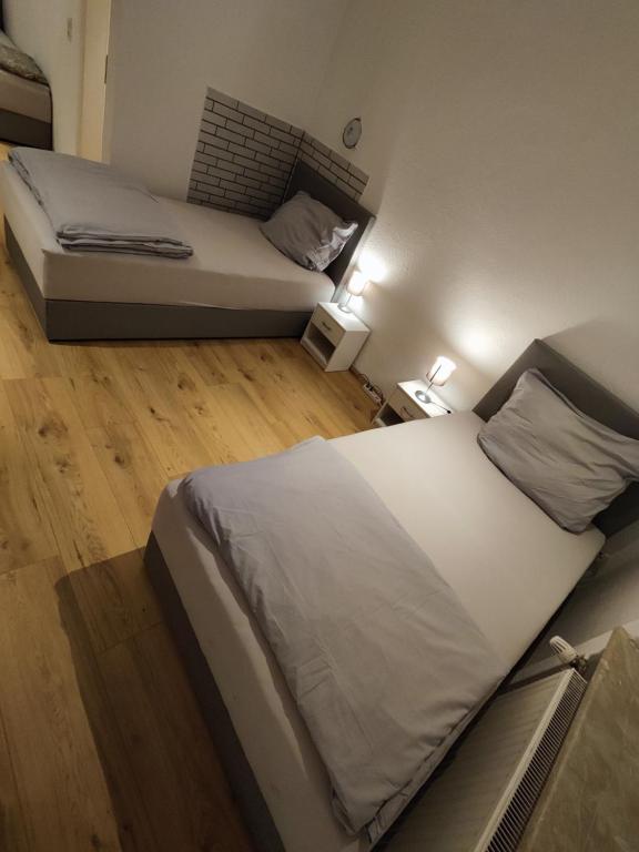 Premium 5 Zimmer Apartment - zentral / 2 x Badezimmer / 8 x Einzelbetten 6 Osloßer Straße, 38442 Wolfsburg