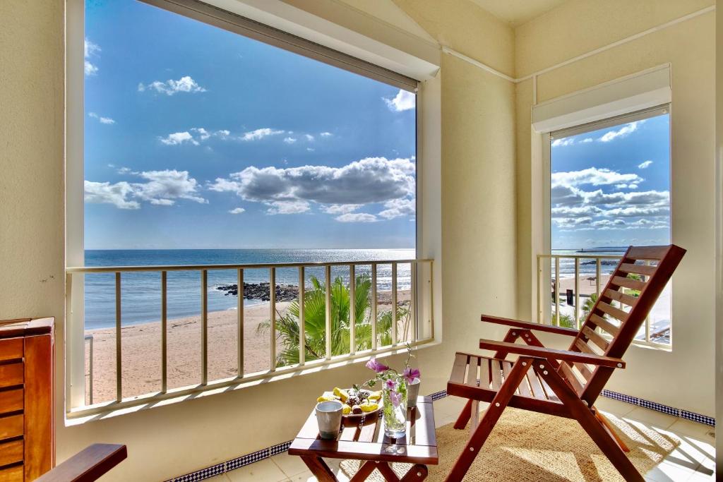 Premium Beachfront Apartment w South Facing Terrace Avenida Infante de Sagres, 8125-221 Quarteira