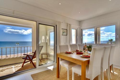 Premium Beachfront Apartment w South Facing Terrace
