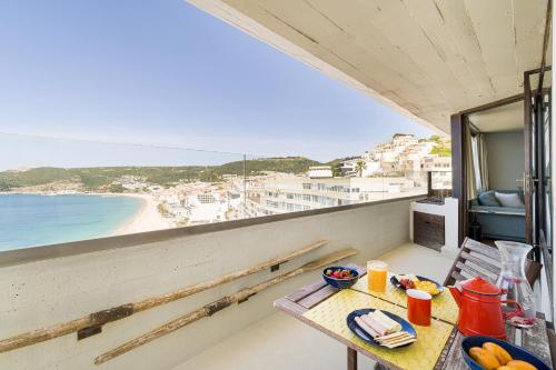 Premium Sesimbra Apartment, Private Beach Access, Garage, View