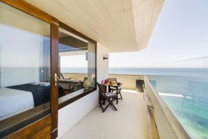 Premium Sesimbra Apartment, Private Beach Access, Garage, View