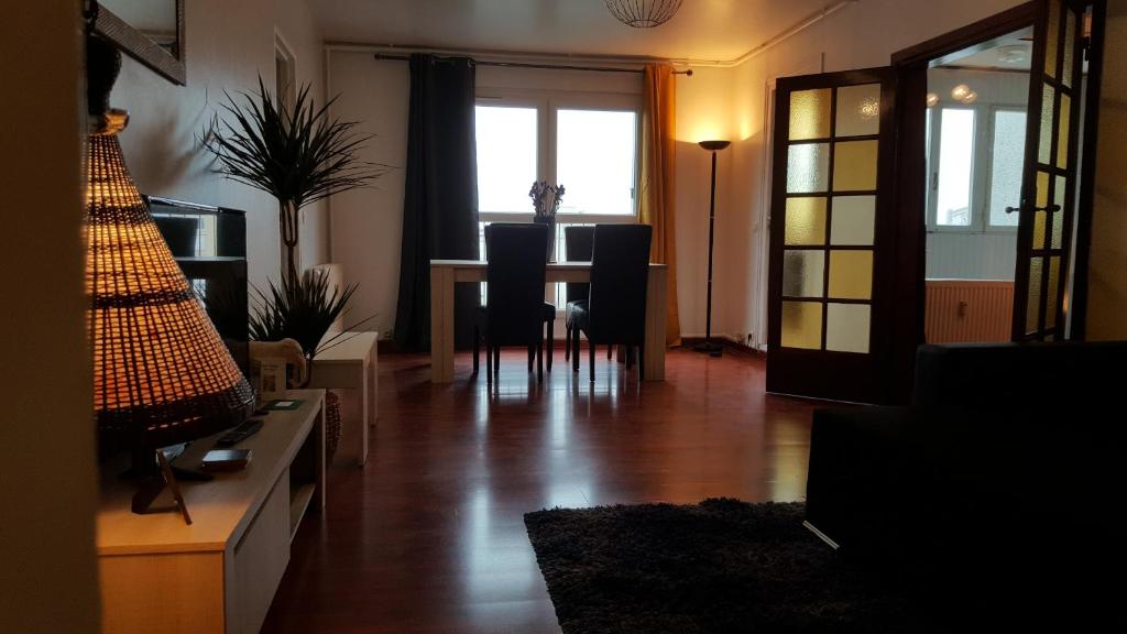 Appartement Près de Melun, Appt 3 pièces 2 chambres tout confort 721 Résidence de l'Aquitaine 77190 Dammarie-les-Lys