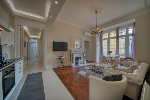 Prestige Designer Apartment, Super Central