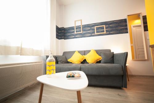 PRESTIGELOC Studio Cosy Place du Martroi Orléans