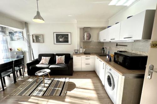 Pretty 40m with balcony near the beach