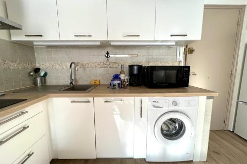 Pretty 40m with balcony near the beach