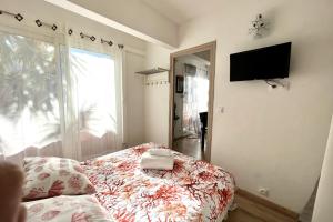 Pretty 40m with balcony near the beach