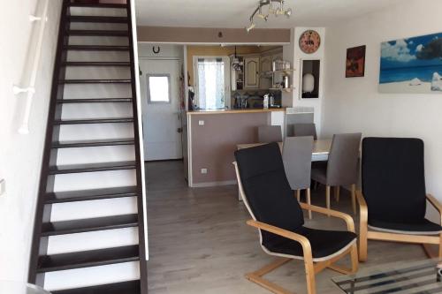 Pretty 51m with terrace - sea nearby