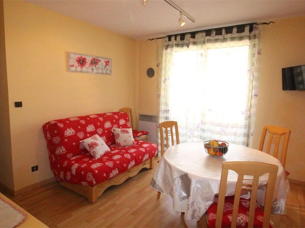 Pretty air-conditioned house with flower garden