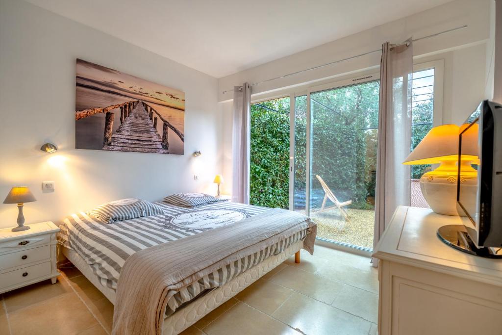 Pretty air-conditioned house with flower garden 92 Chemin de la Playe, 83120 Le Plan-de-la-Tour