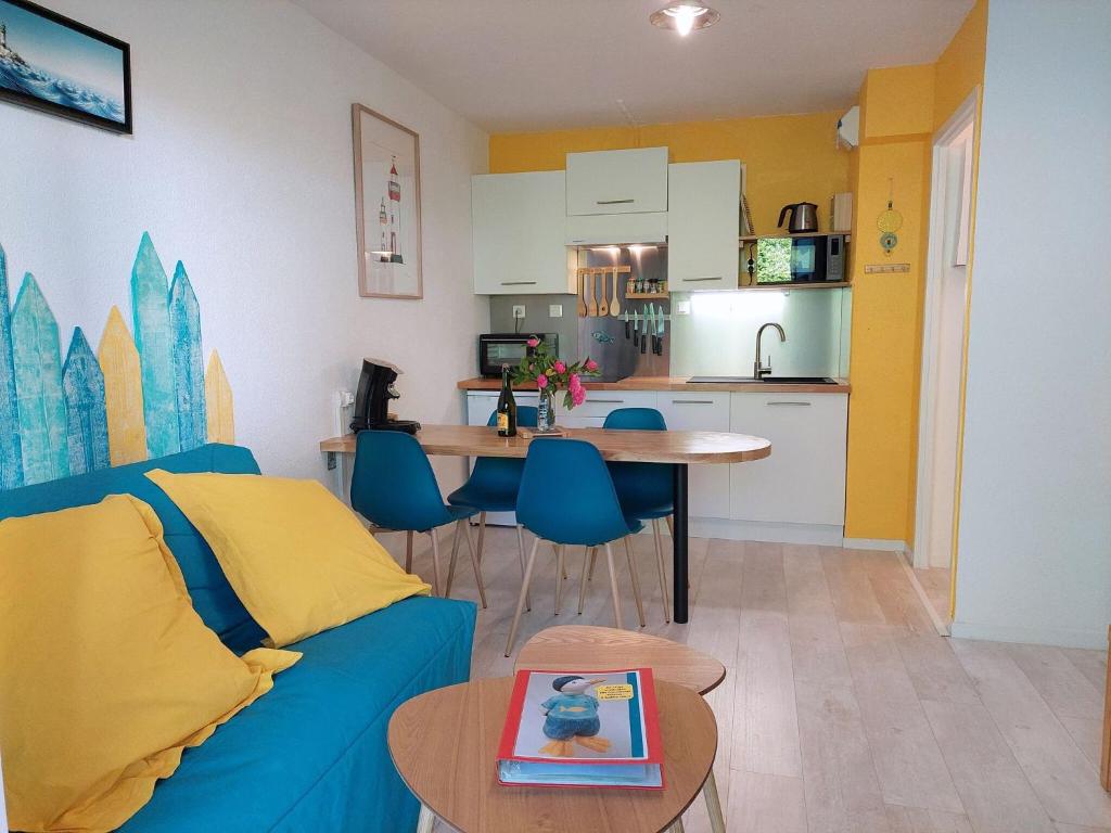 Appartement Pretty apartment with a terrace near a sandy beach  29550 Saint-Nic