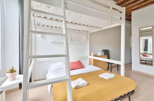 Pretty Mezzanine Studio in the Heart of Paris (2F)