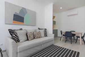Principe Real: Elegant flat with terrace