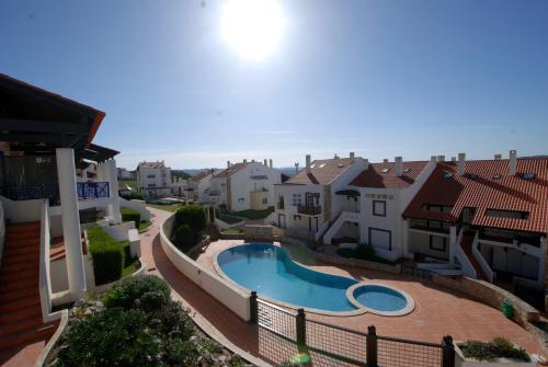 Pristine - 2 bedroom apartment with sea and pool views in the resort