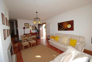 Pristine - 2 bedroom apartment with sea and pool views in the resort