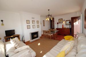 Pristine - 2 bedroom apartment with sea and pool views in the resort