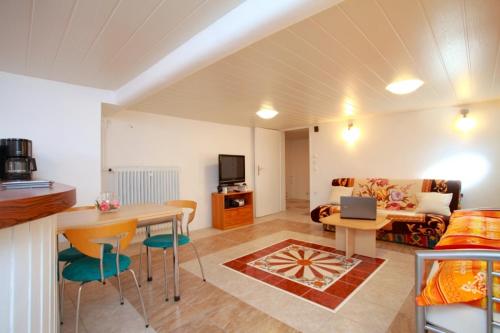 Privatapartment WiFi Flieder (6231)