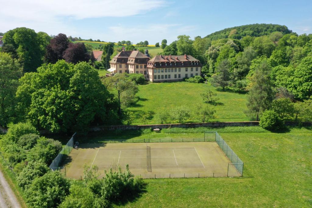 Appartement Private apartment in historic castle from 1608 with tenniscourt 34 Rhönstraße 97799 Zeitlofs