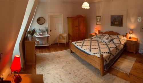 Private apartment in historic castle from 1608 with tenniscourt