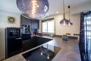 Private Apartment in the center of Juan les Pins parallel to the seafront