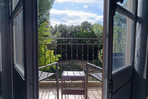 Private furnished apartment with all comfort a garden & a swimming pool