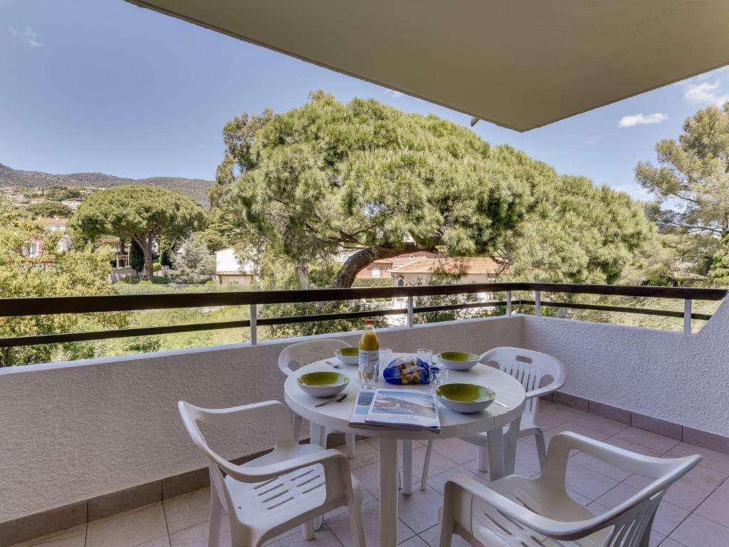 Private furnished apartment with all comfort has a garden in a green space 13590 Meyreuil