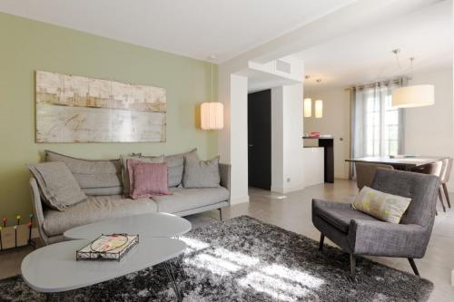 Private furnished apartment with all comfort has a garden in a green space