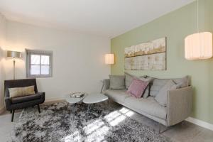 Private furnished apartment with all comfort has a garden in a green space