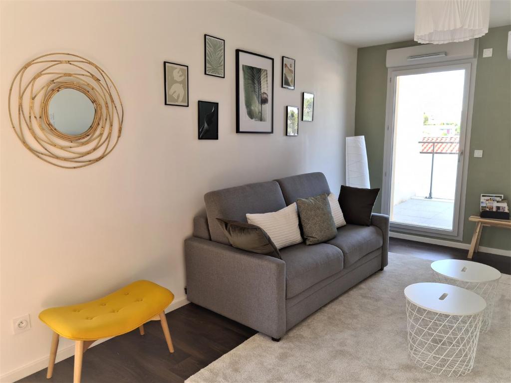 Private furnished apartment with all comfort has a terrace in a green space 13590 Meyreuil