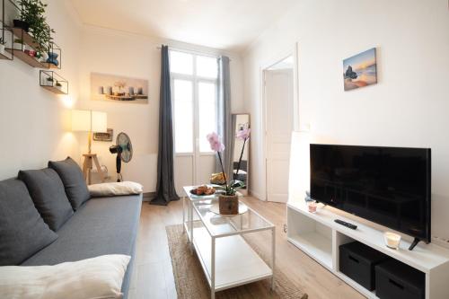 Private Independant flat - Lourdes city center - 2 Balconies
