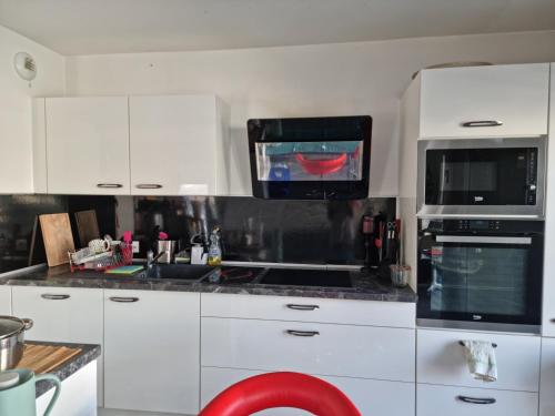 Private Room, shared bathroom in a three bedroom appartment
