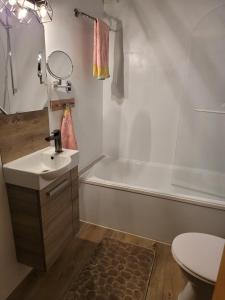 Privates Ein-Zimmer-Ferienappartement Sabine im Landhotel Seeg bei Füssen im Allgäu