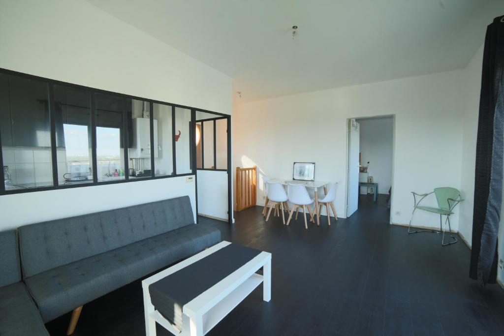 Appartement PROCHE BORDEAUX APPARTEMENT 75 M2 ROOFTOP 16 Avenue de l'Europe 33520 Bruges