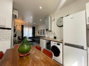 Proche centre grande terrasse wifi clim