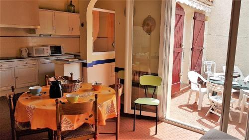 Proche de la plage et des commerces joli pavillon 6 personnes-6VROUS5