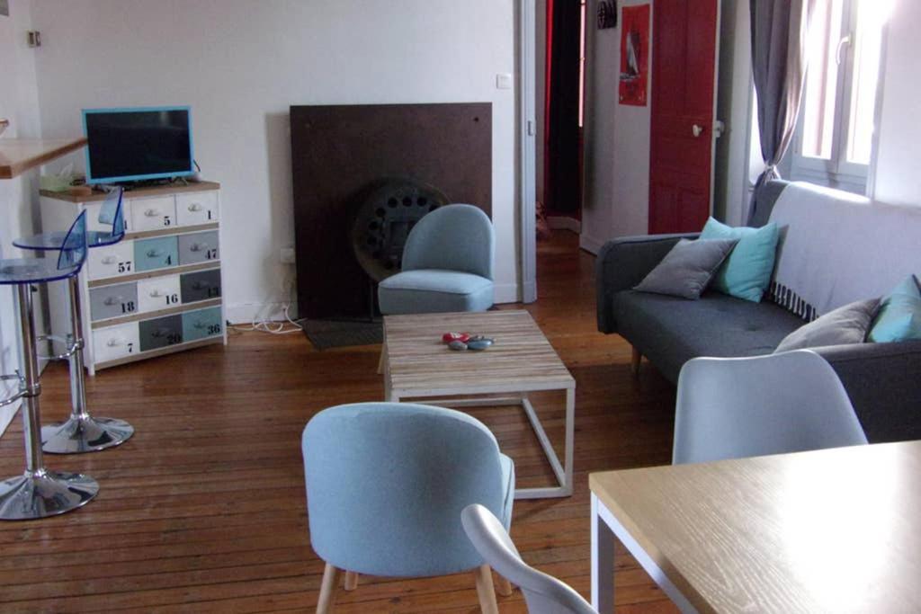 proche mer et plein centre piéton 2éme étage 21 Rue du Maréchal Leclerc, 85100 Les Sables dʼOlonne