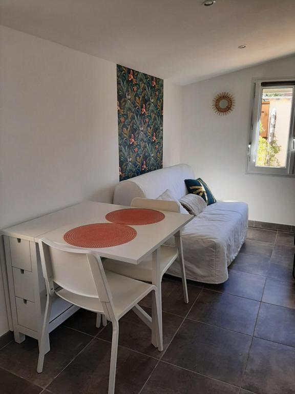 Proche Palais, 2mn des plages, parking privé