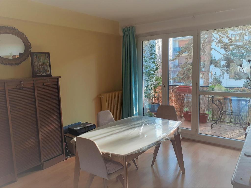 Appartement Proche Paris et Versailles 2 Rés du Val-de-Seine Place de la gare 78430 Louveciennes