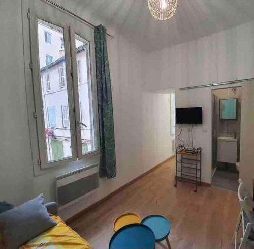 Proche préfecture, studio en centre et au calme
