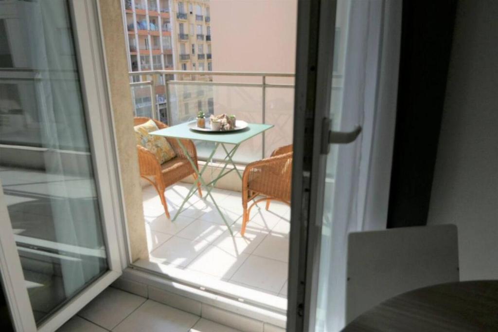 Promenade des Anglais avec Terrasse et Piscine 301 12 Avenue de la Californie, 06200 Nice