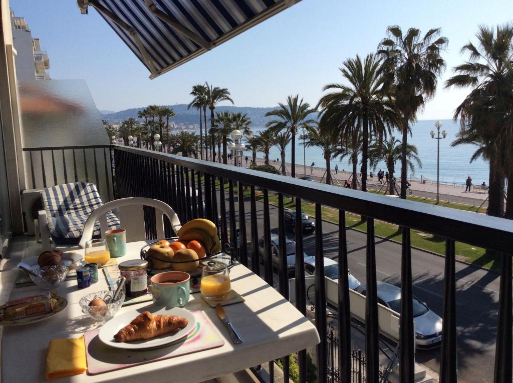 PROMENADE HOLIDAY - CARIATIDE PROMENADE SEA VIEW Promenade des Anglais 109, 06000 Nice