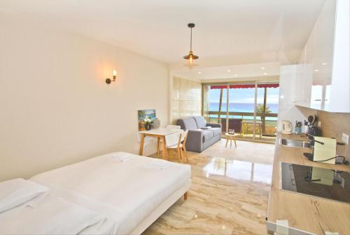 PROMENADE HOLIDAY - COSY SEA FRONT STUDIO