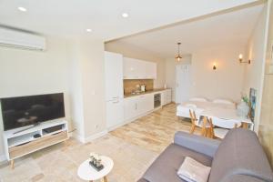 PROMENADE HOLIDAY - COSY SEA FRONT STUDIO