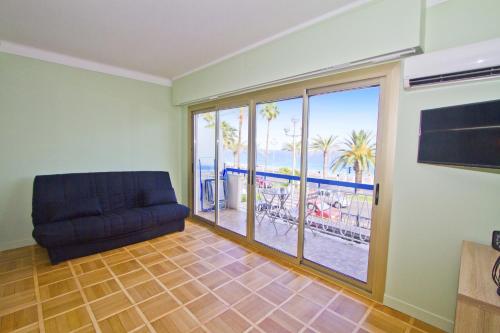PROMENADE HOLIDAY - SUFFREN BEACH