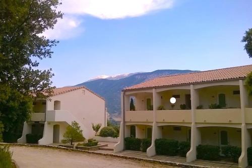 Provence Ventoux. Studio panoramique avec piscine