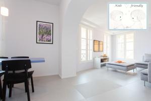 Pure & chic 2beds/2baths in centre!